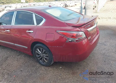 2015 Nissan Altima 2.5 S z USA, uszkodzony, nr VIN 1N4AL3AP5FN904159